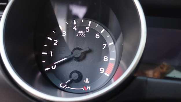 Как работает тахометр в Nissan Tiida