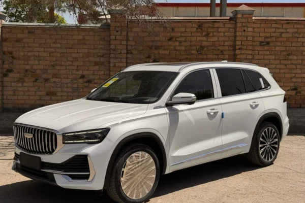 Новый Geely Monjaro или подержанный премиальный кроссовер: что выбрать